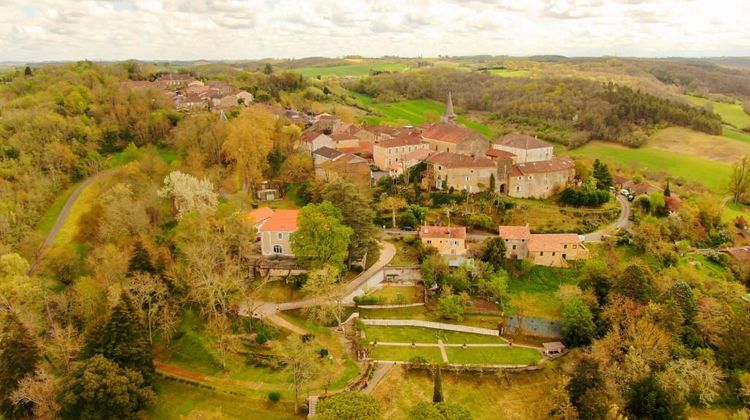 Photo aérienne du village de Montesquiou